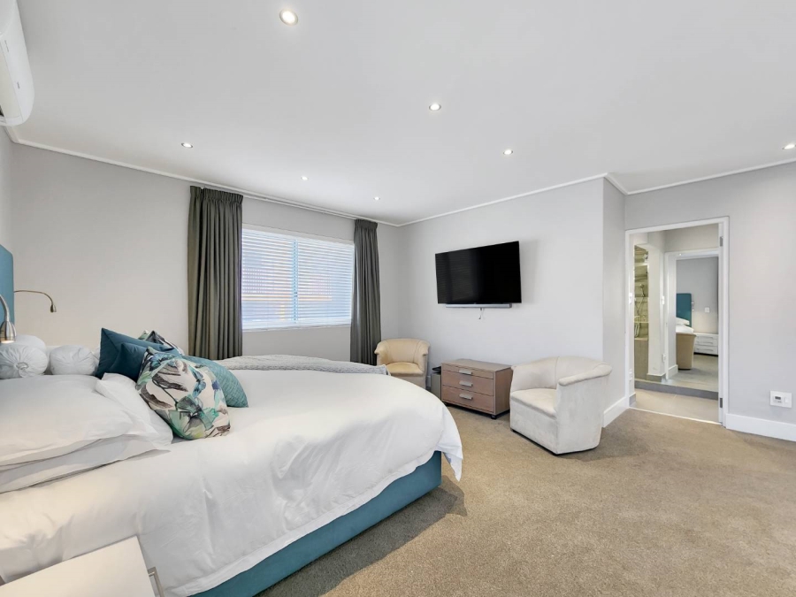 2 Bedroom Property for Sale in Sea Point Western Cape